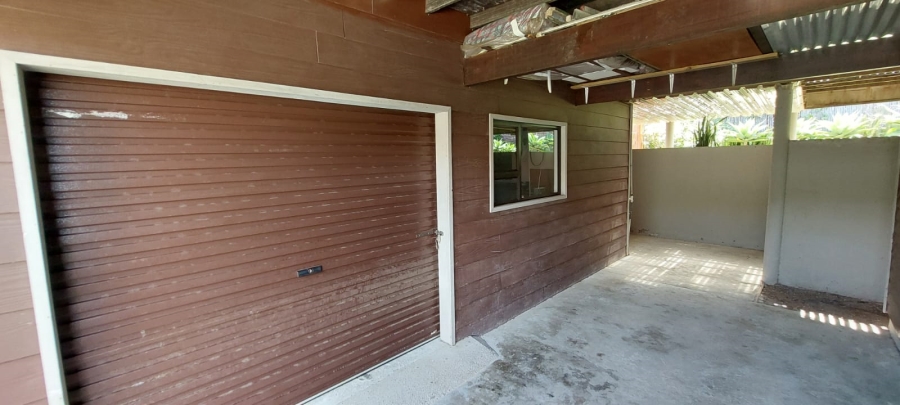 6 Bedroom Property for Sale in Paradise Beach Eastern Cape